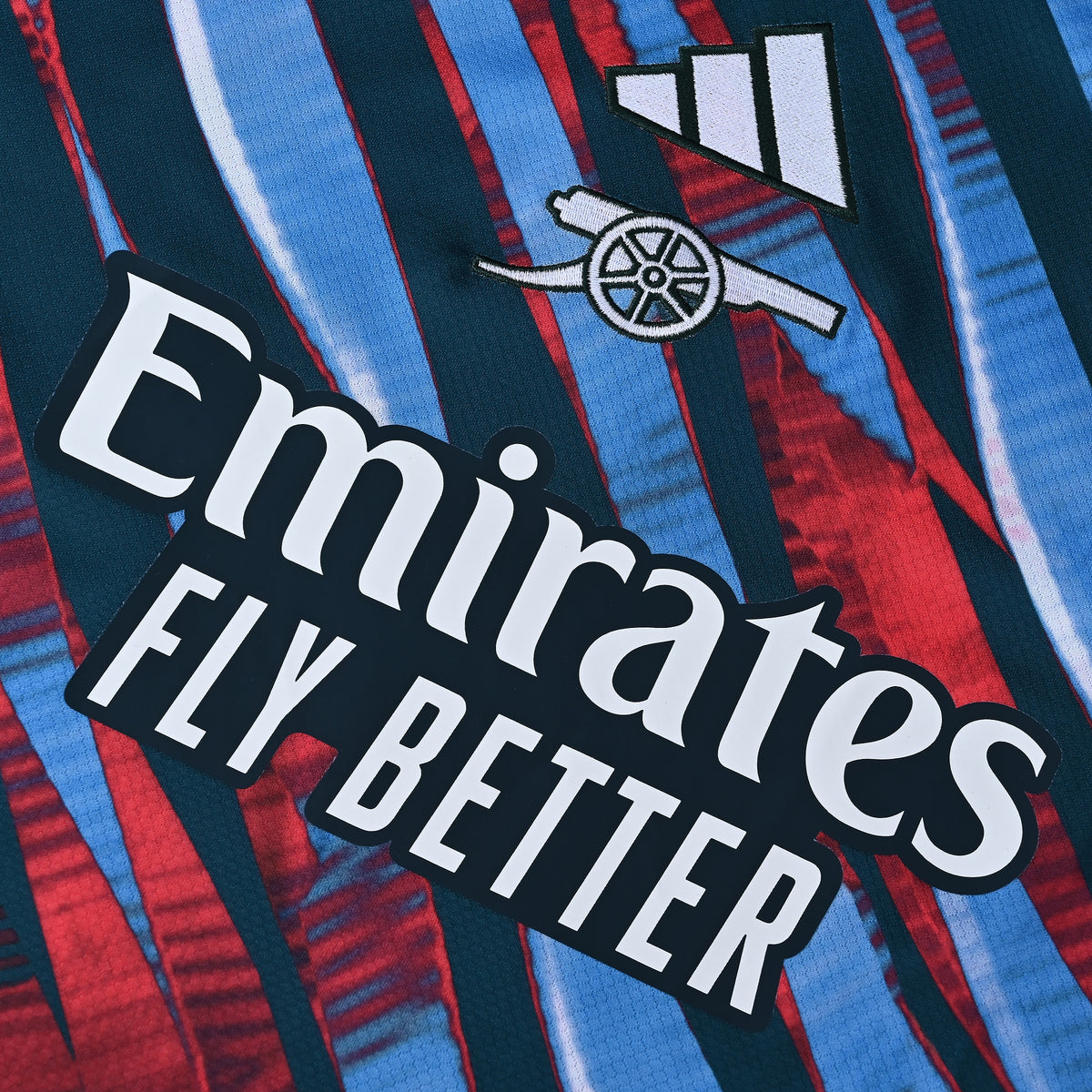 Debardeur-Short-Arsenal-2026-2027-Rouge-Bleu-Camouflage-3