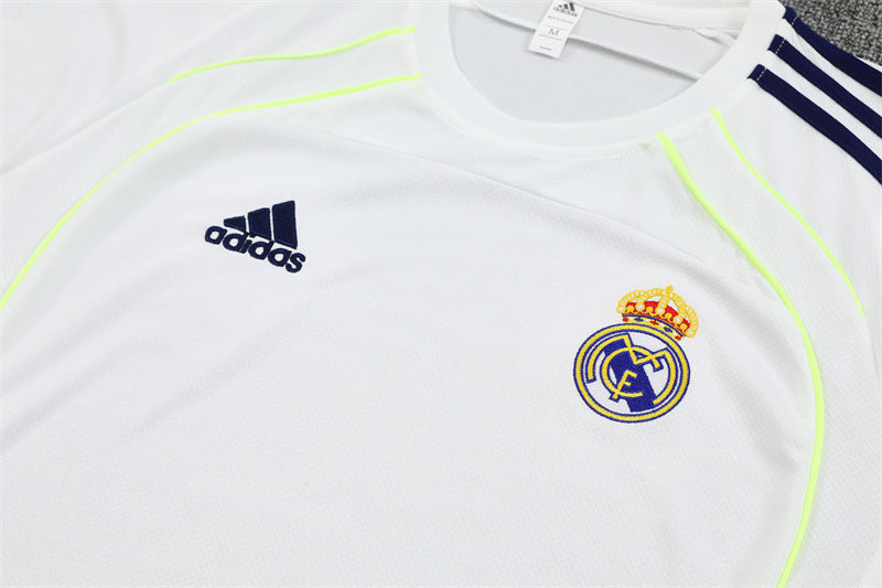 Ensemble-Maillot-Short-Real-Madrid-2025-2026-Blanc-Bleu-Sombre-3