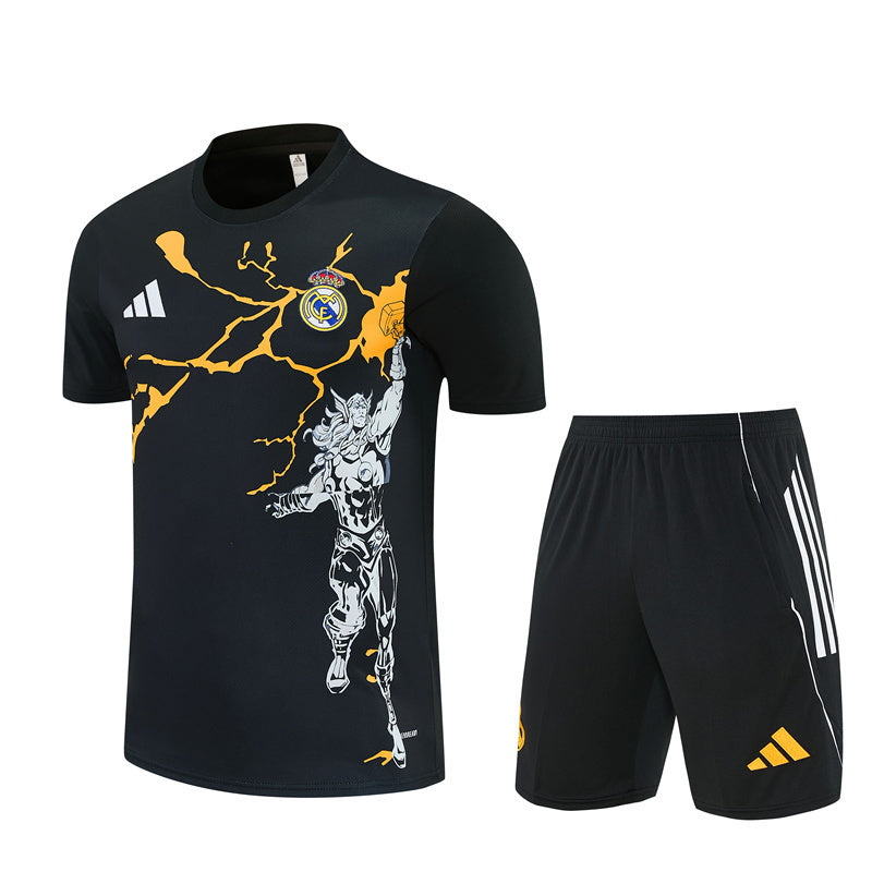Ensemble-Maillot-Short-Real-Madrid-Marvel-2025-2026-Noir-1