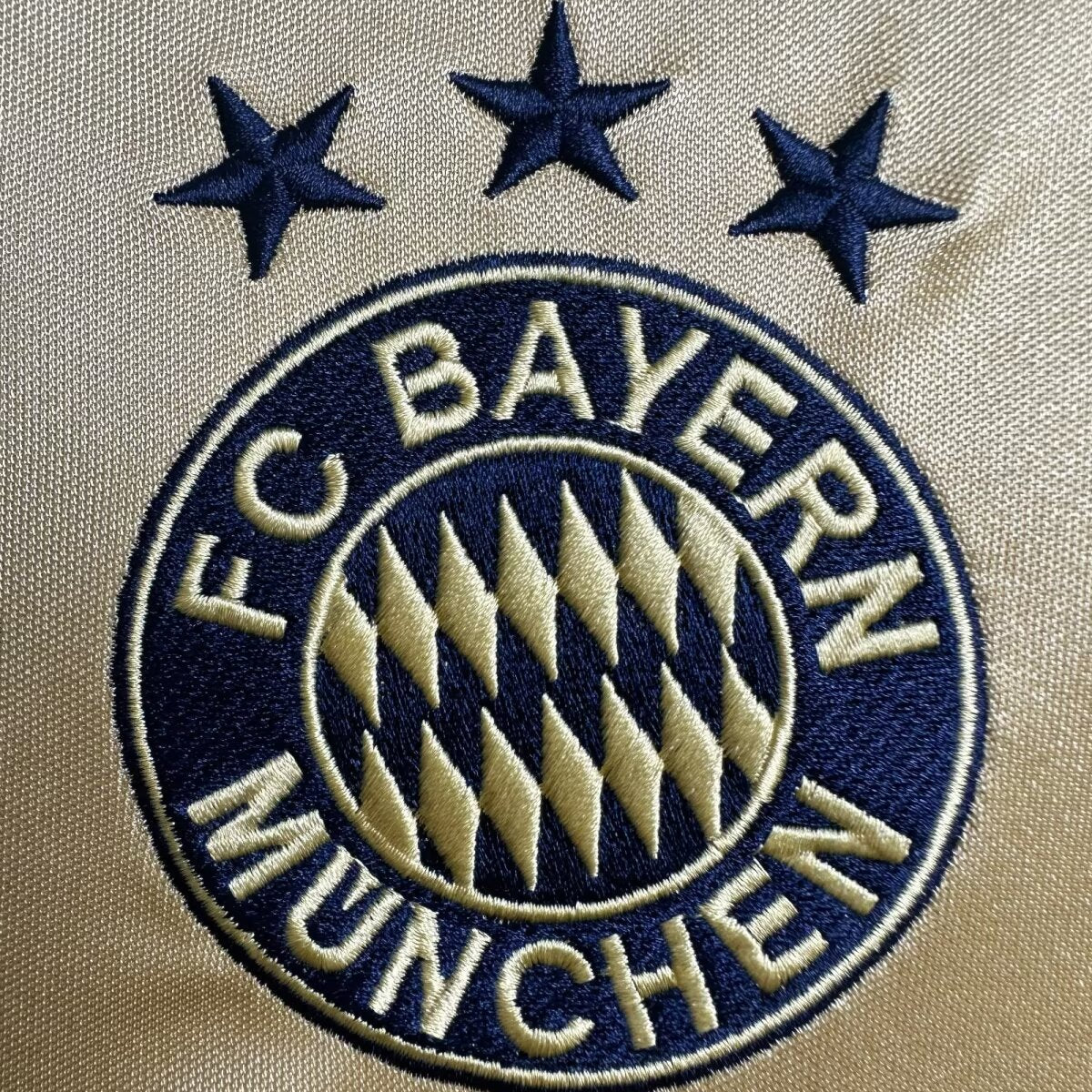 Maillot-Bayern-Munich-Retro-Vintage-2003-2004-Exterieur-Homme-3