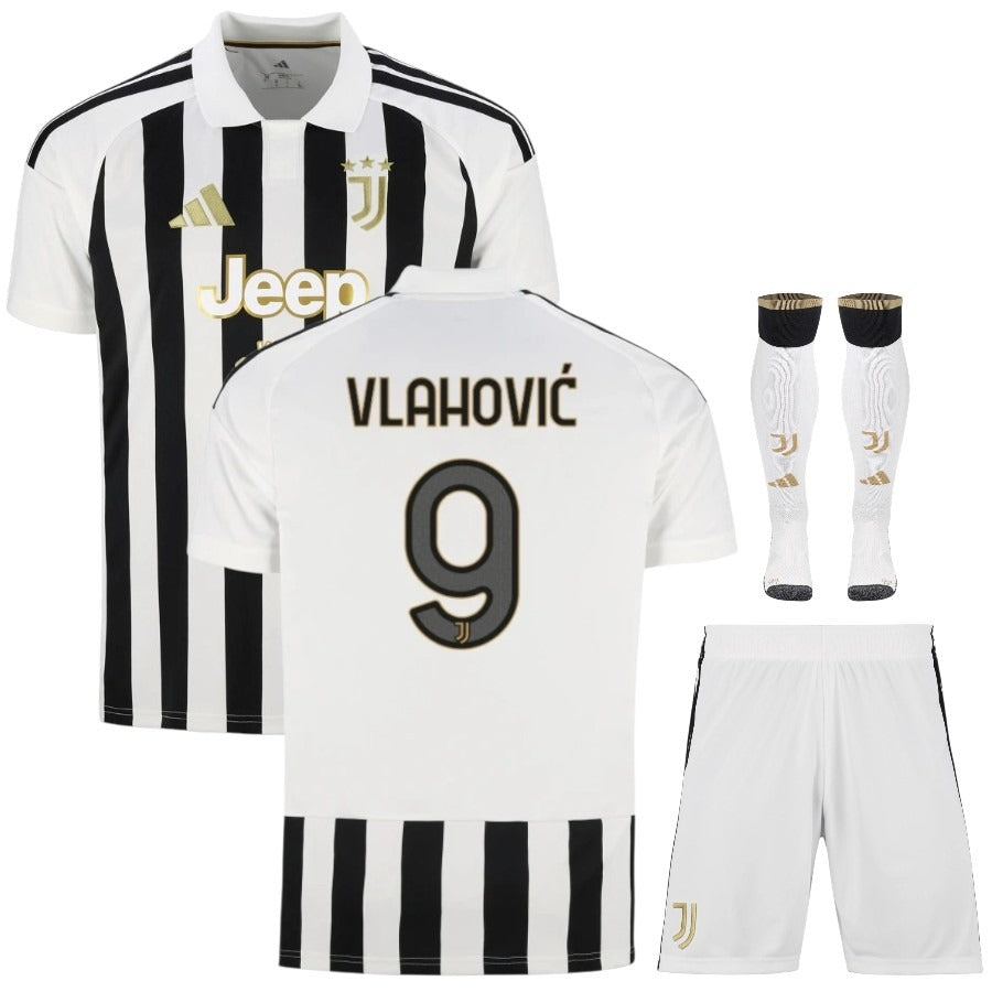 Maillot-Juventus-Kit-Enfant-Domicile-2026-2027-Vlahovic-1