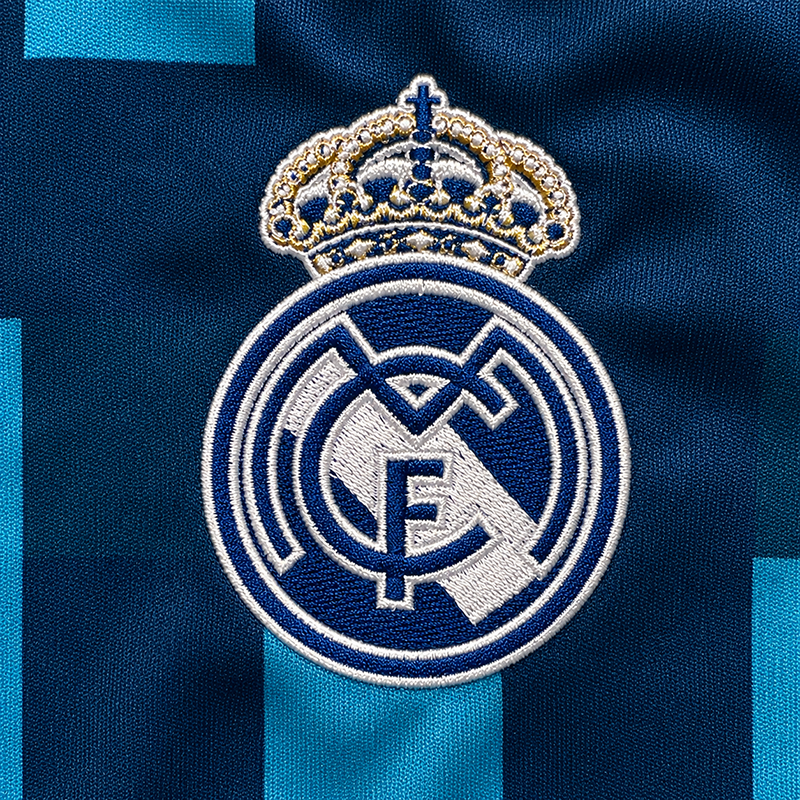 Maillot-Kit-Enfant-Real-Madrid-Manches-Longues-Ronaldo-Exterieur-2017-2018-3