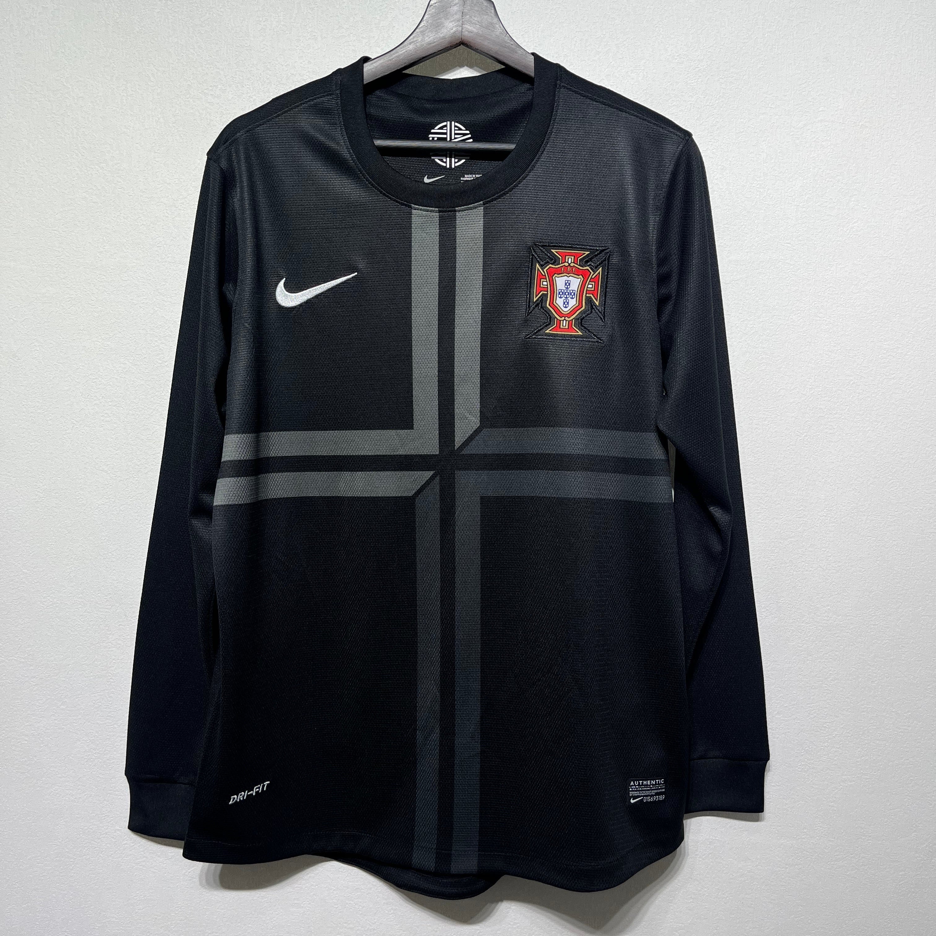 Maillot-Portugal-Manches-Longues-Retro-Vintage-2012-Exterieur-Homme-Euro-1
