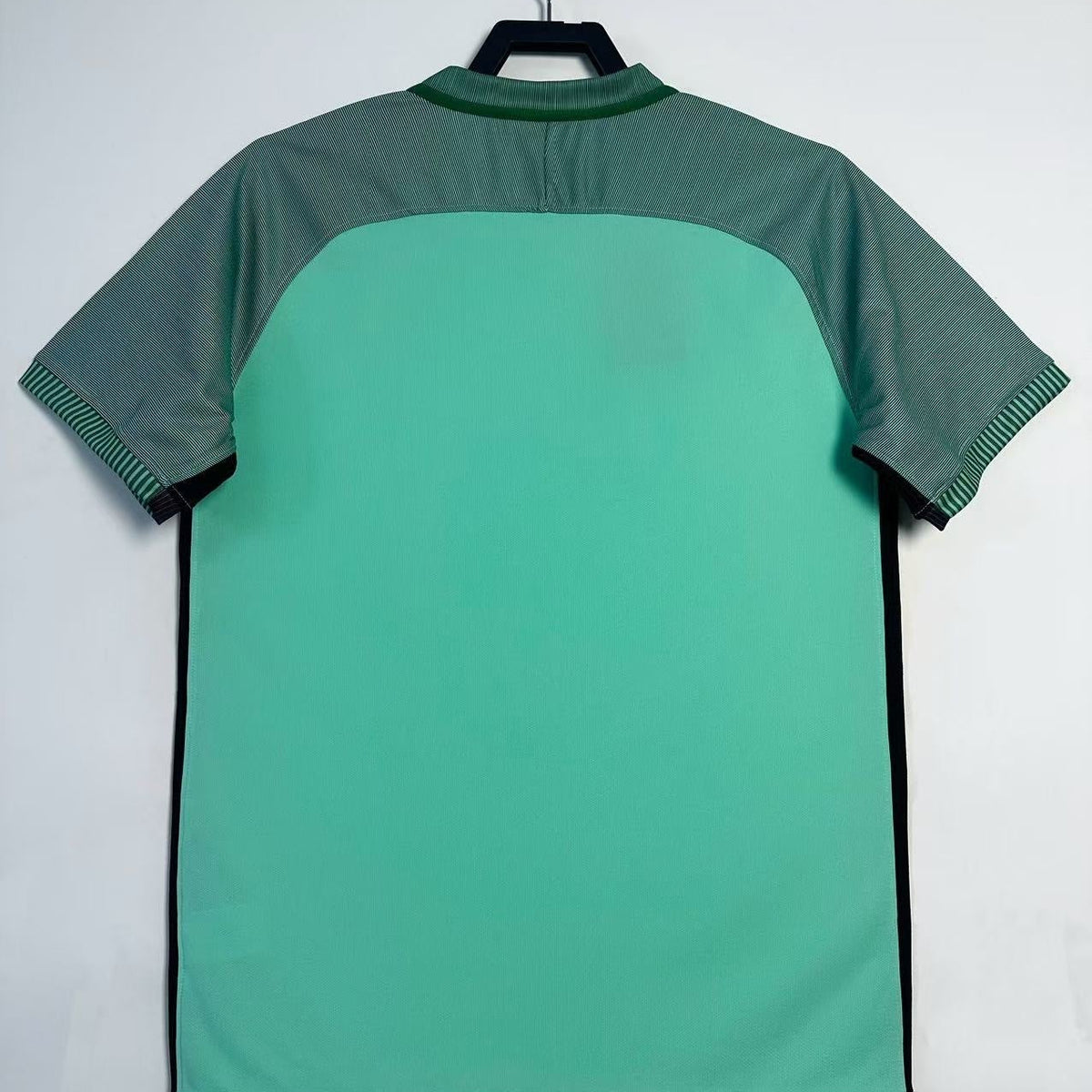 Maillot-Portugal-Retro-Vintage-2016-Exterieur-Homme-2