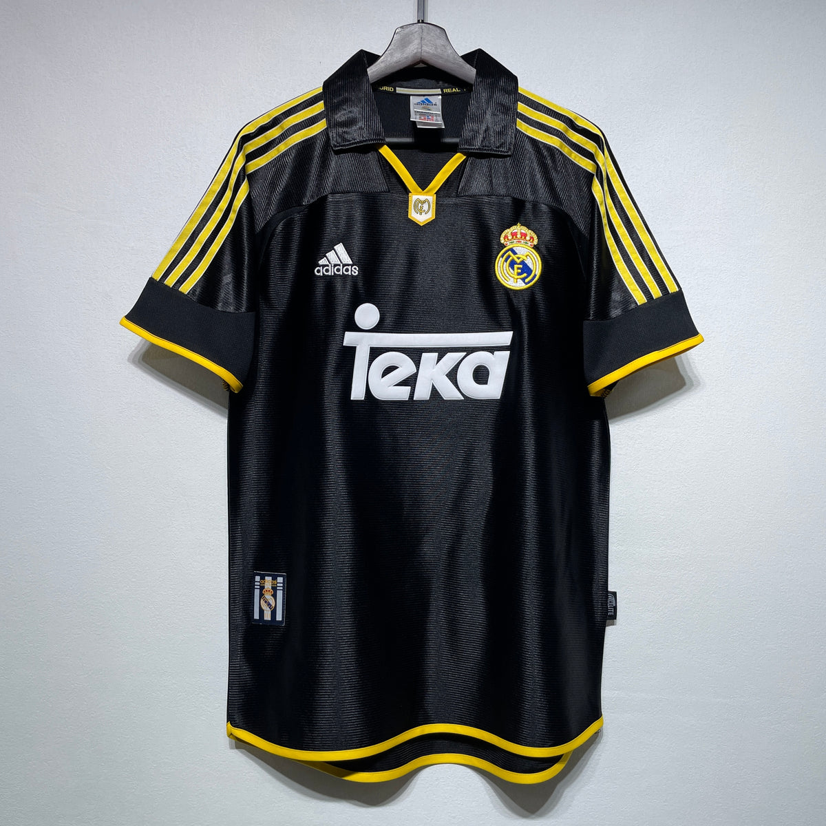 Maillot-Real-Madrid-Retro-Vintage-1998-Exterieur-Homme-1