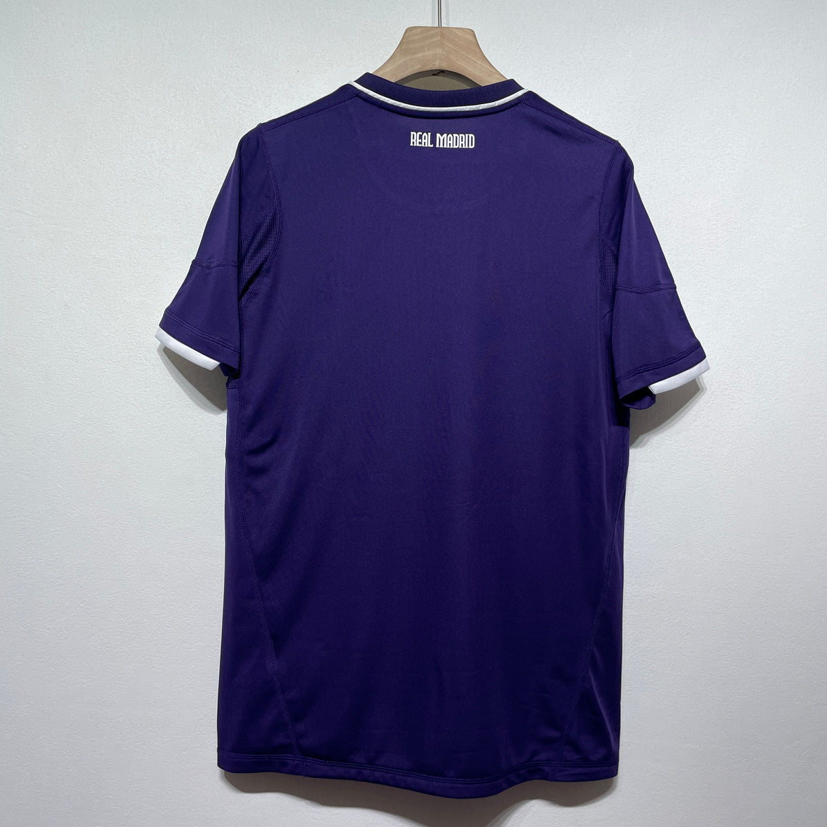 Maillot-Real-Madrid-Retro-Vintage-2010-2011-Third-Homme-2