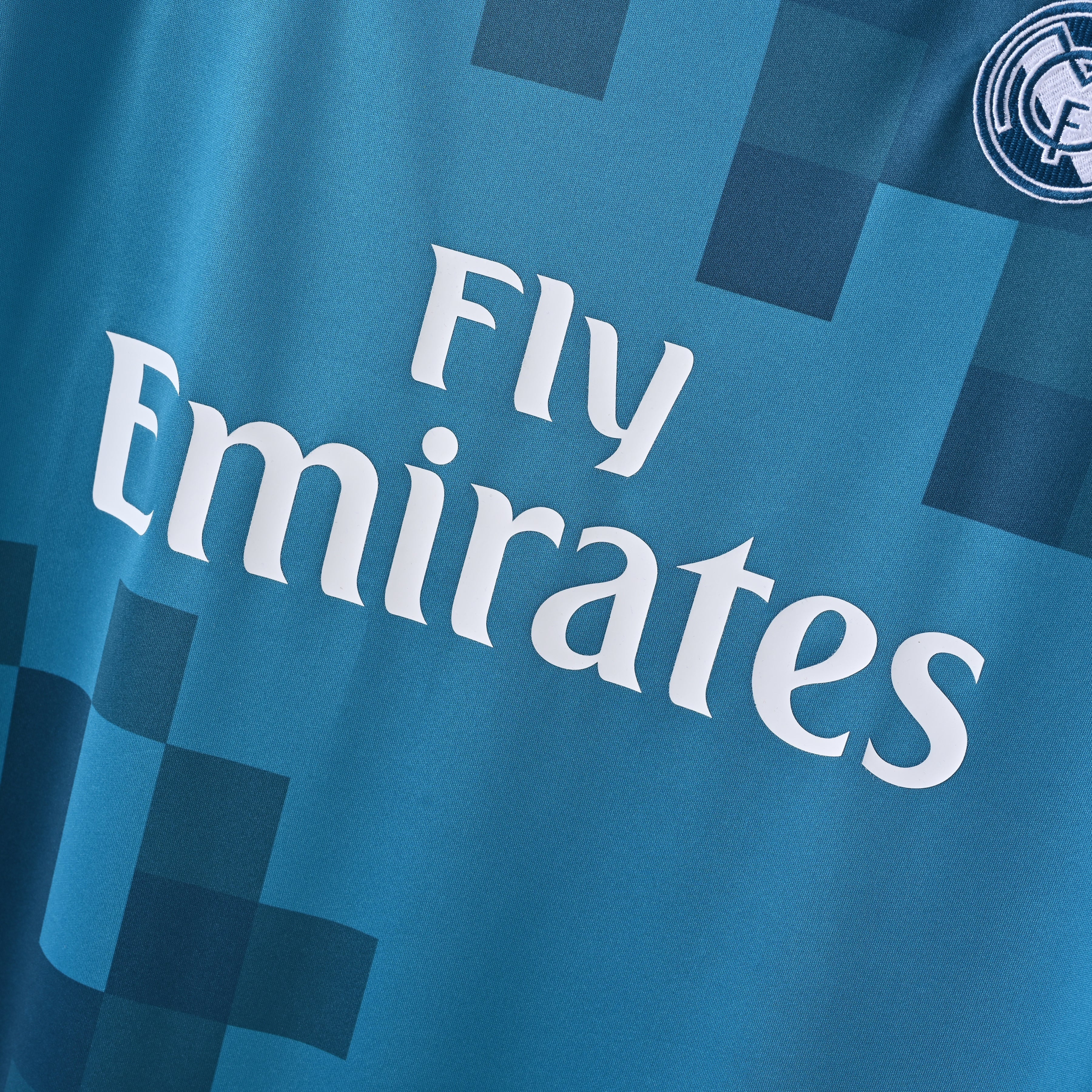 maillot-manches-lounges-real-madrid-2017-2018-exterieur-vintage-retro-4