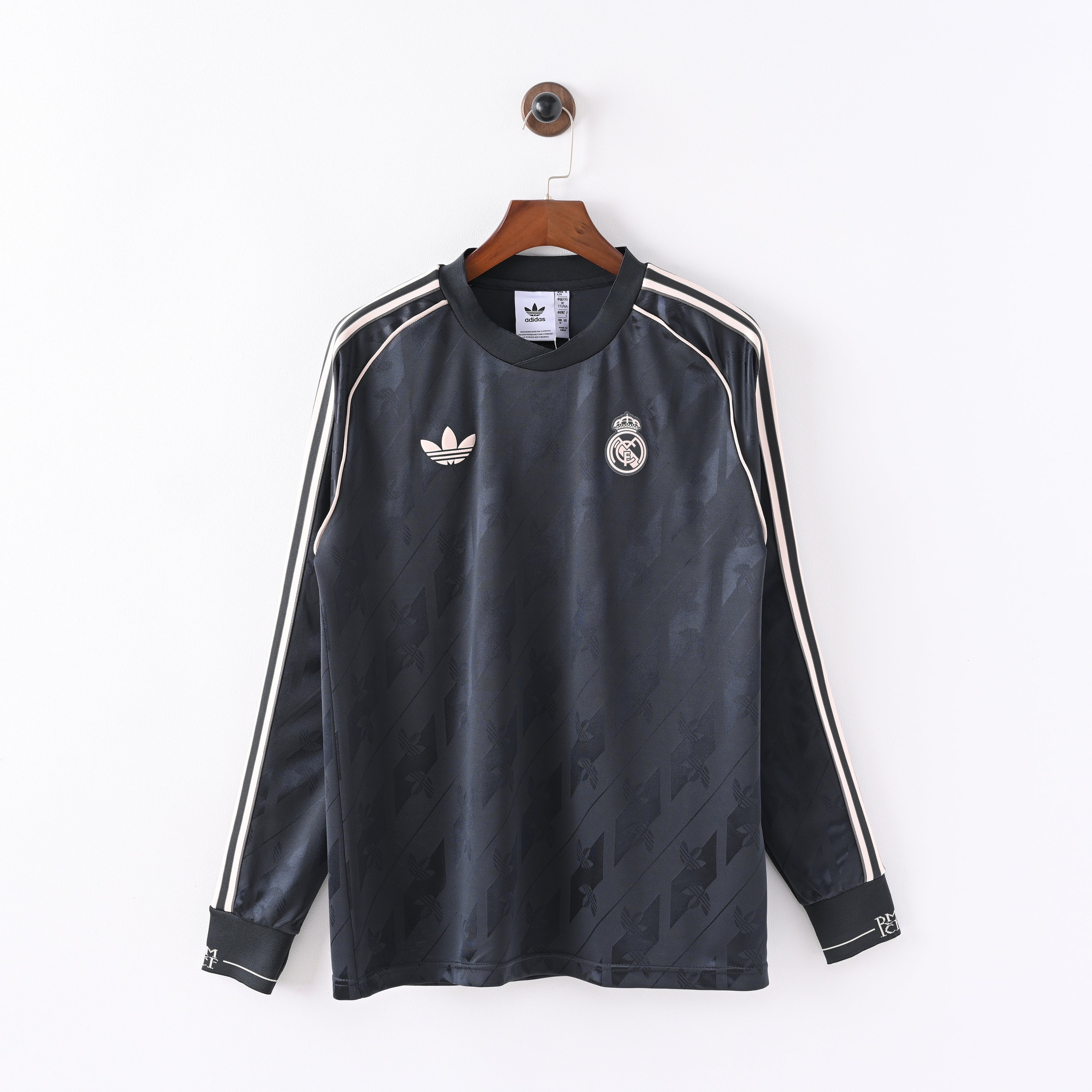 maillot-manches-lounges-real-madrid-2024-2025-third-lifestyler-vintage-retro-1