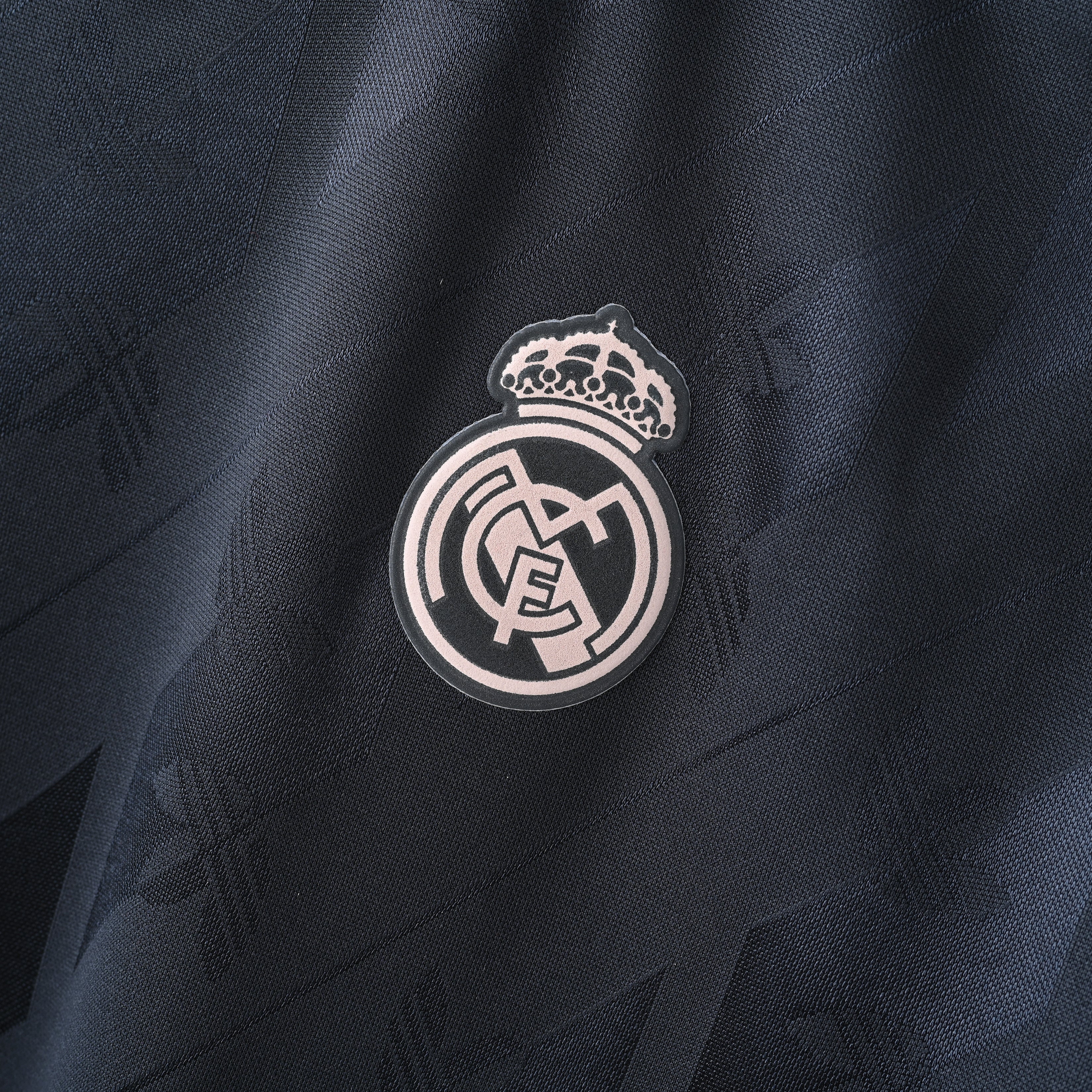 maillot-manches-lounges-real-madrid-2024-2025-third-lifestyler-vintage-retro-3