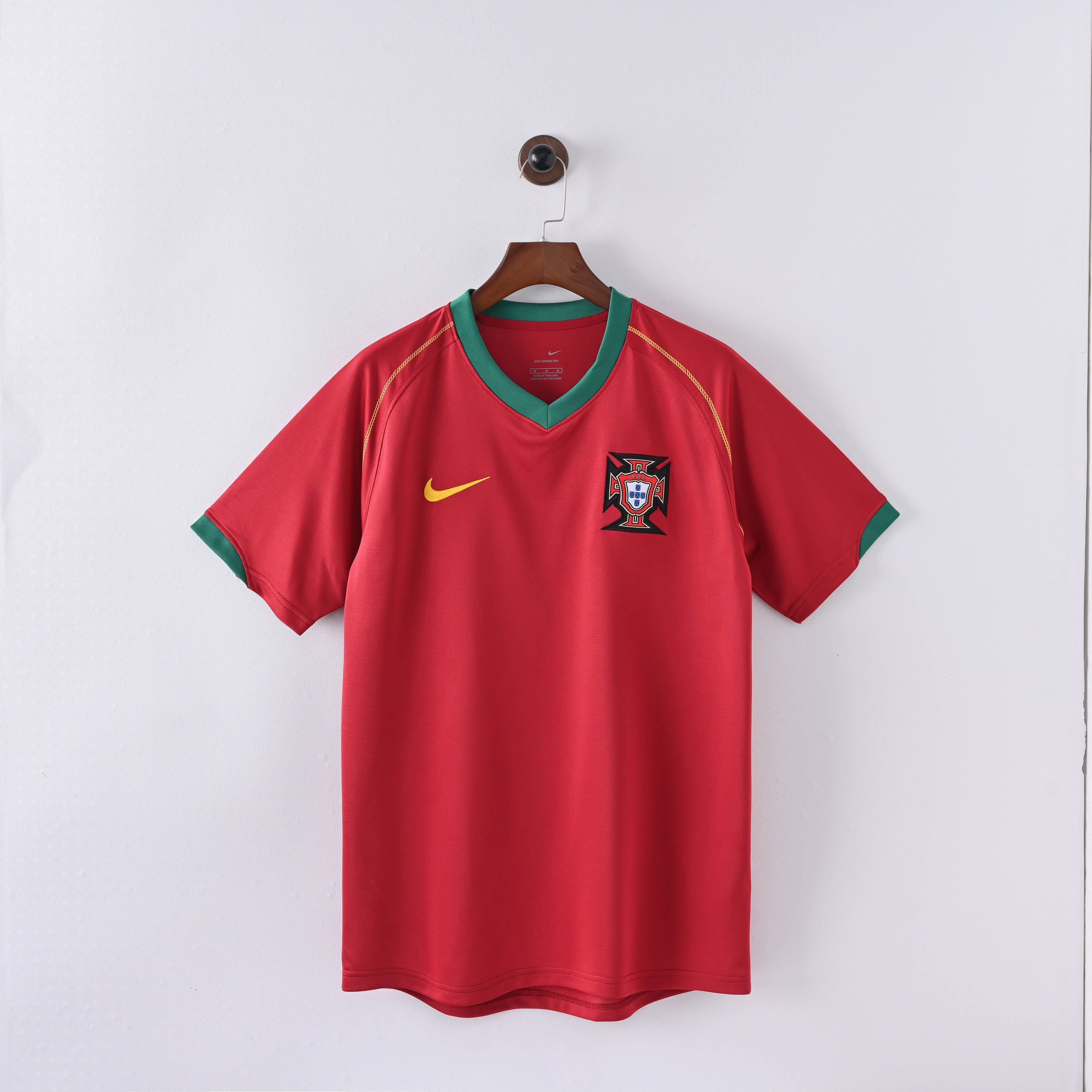maillot-vintage-portugal-domicile-2006
