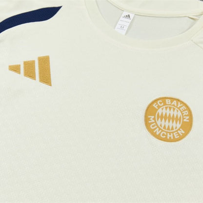 Ensemble-Maillot-Short-Bayern-Munich-2026-2027-Beige-4