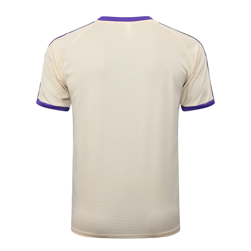 Conjunto de camiseta y pantalón corto beige y morado del Real Madrid 2025-2026 para hombre | Fútbol