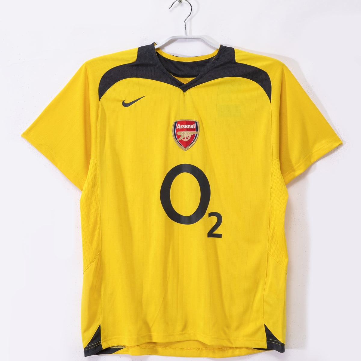 Maillot-Arsenal-Exterieur-2005-2006-Vintage-Retro-1