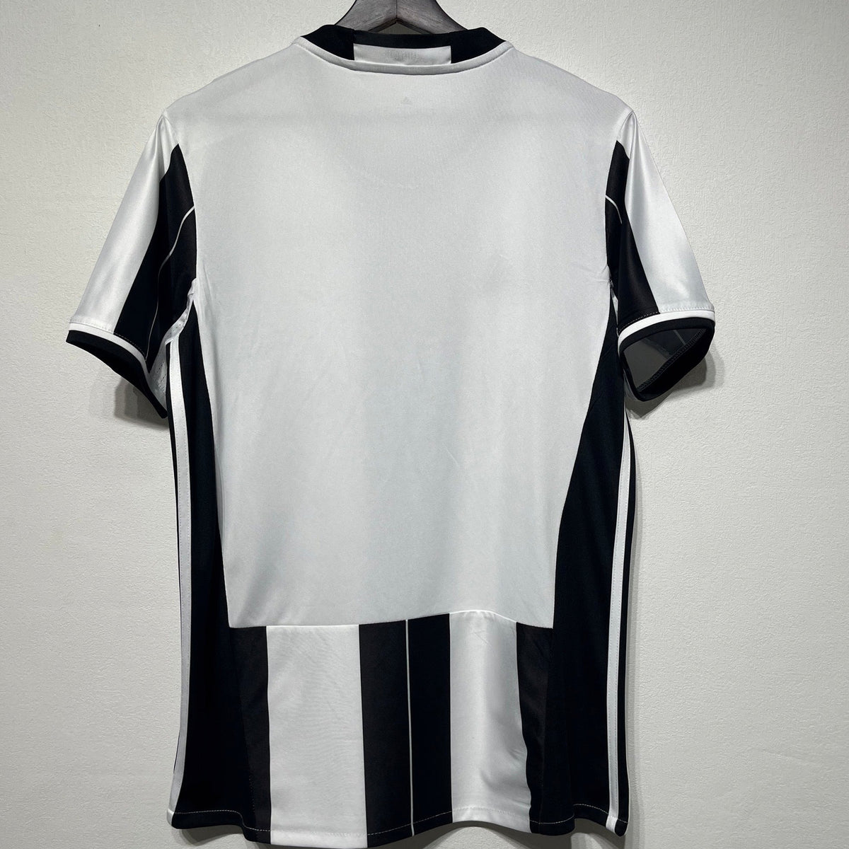 Maillot-Juventus-Retro-Vintage-2016-2017-Domicile-Homme-2
