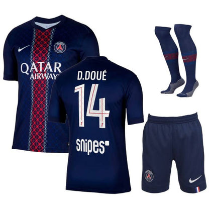 Maillot-Kit-Enfant-PSG-Domicile-2025-2026-Desire-Doue-768x768