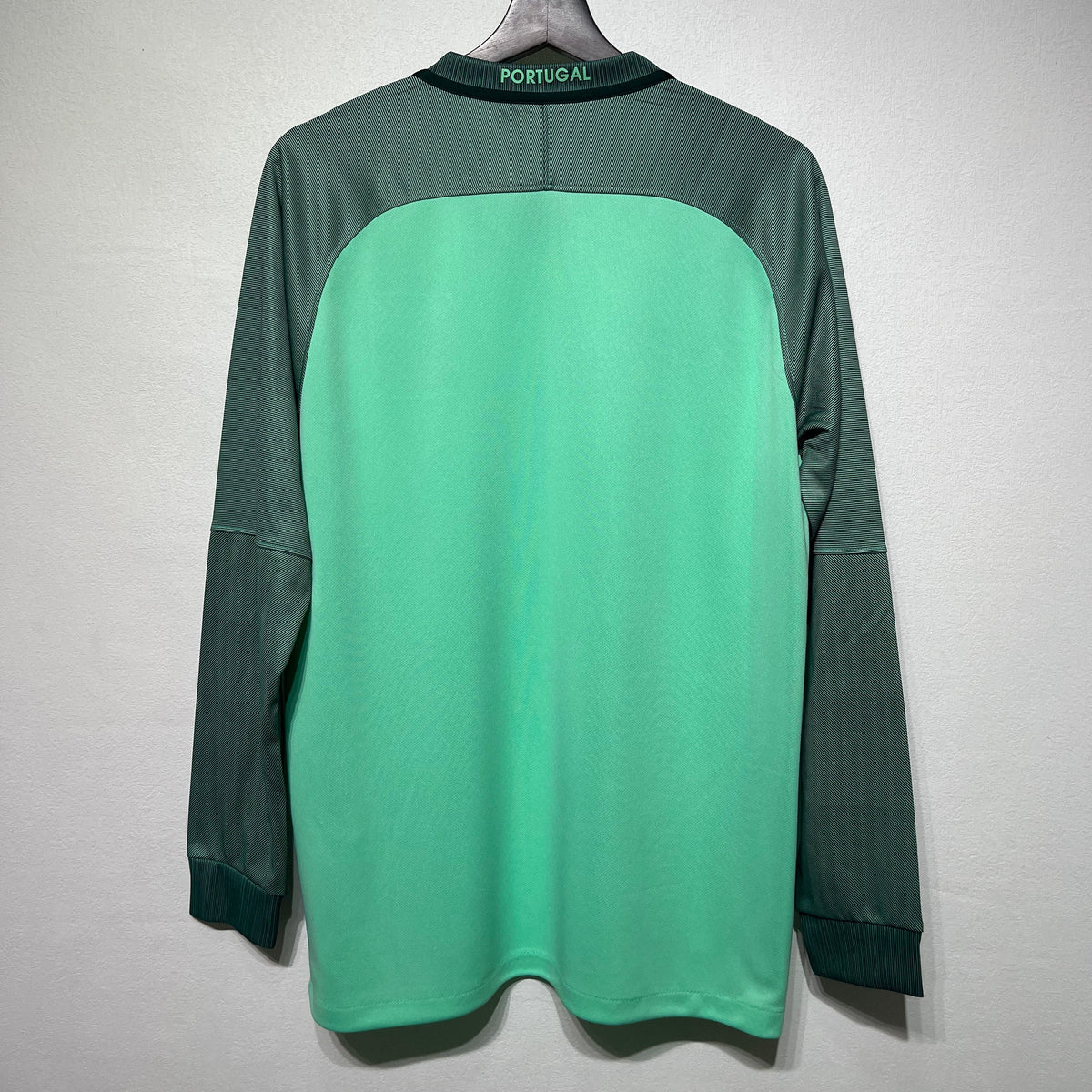 Maillot-Portugal-Manches-Longues-Retro-Vintage-2016-Exterieur-Homme-2
