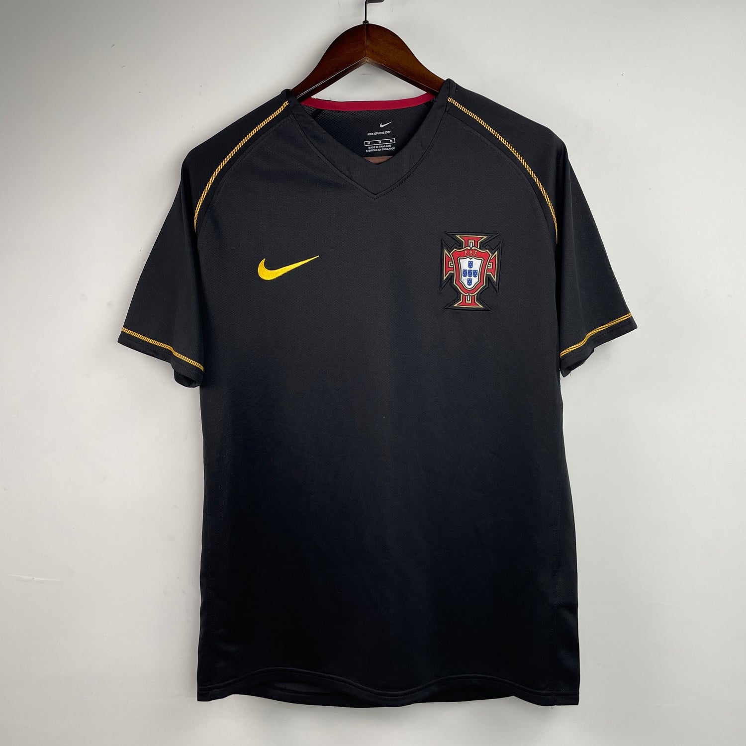 Maillot-Portugal-Retro-Vintage-2006-Exterieur-Homme-1