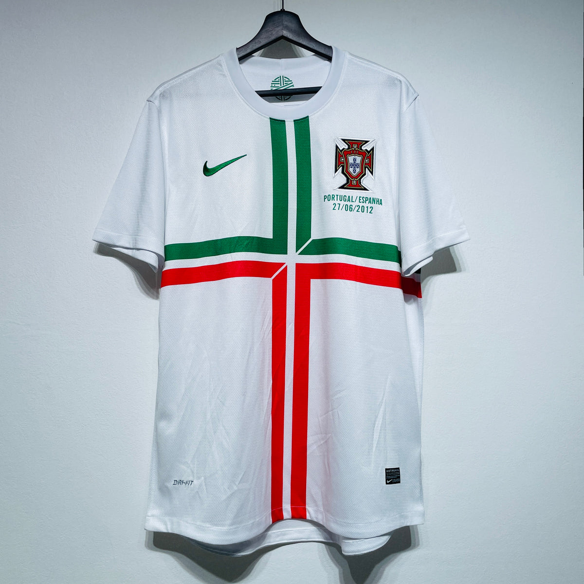 Maillot-Portugal-Retro-Vintage-2012-Exterieur-Homme-1