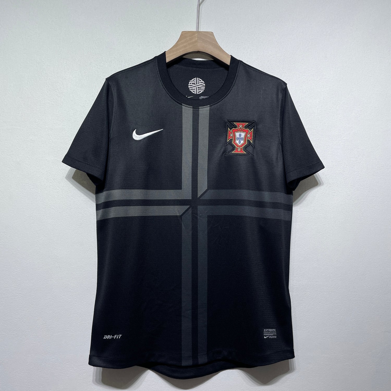 Maillot-Portugal-Retro-Vintage-2012-Third-Homme-1