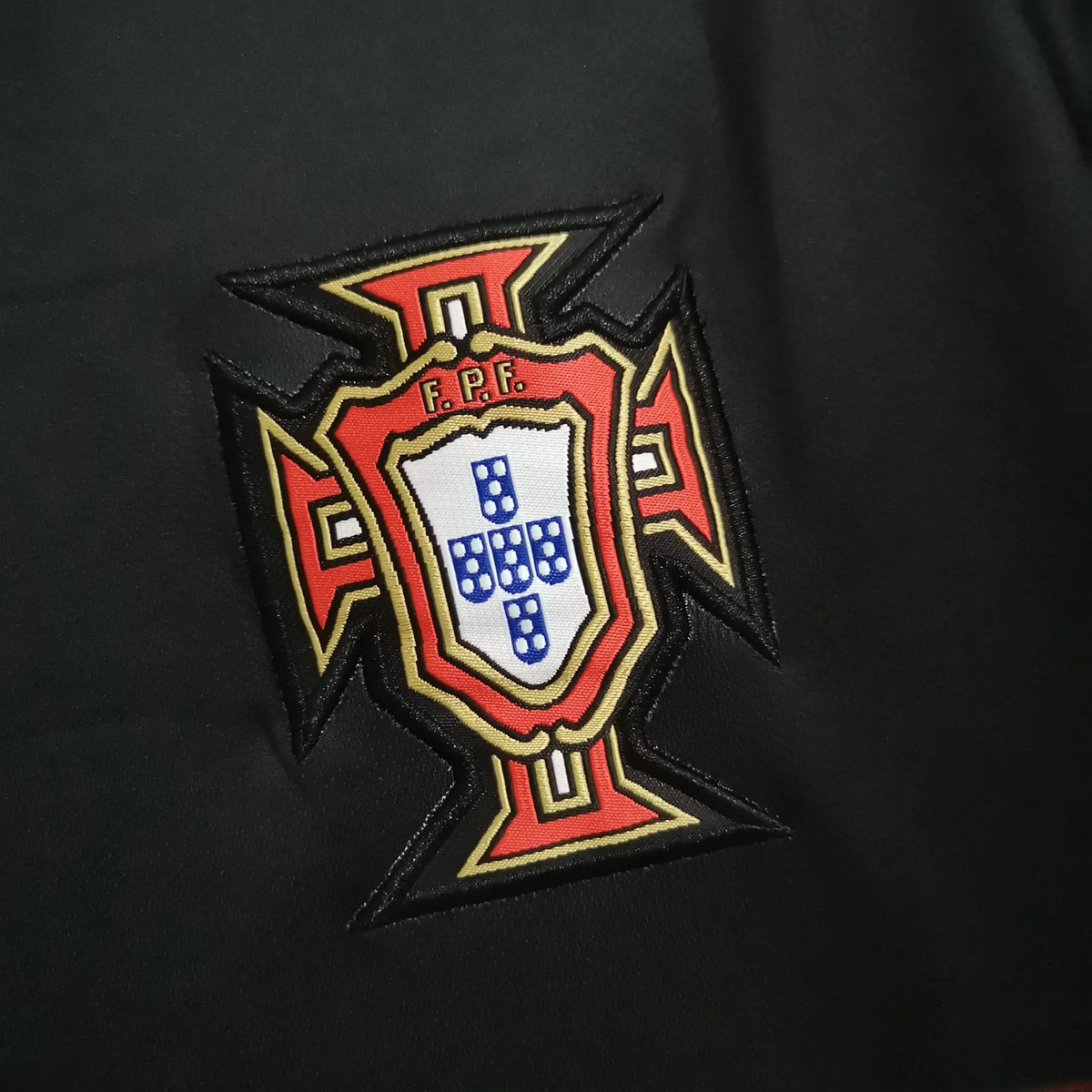 Maillot-Portugal-Retro-Vintage-2015-Exterieur-Homme-4