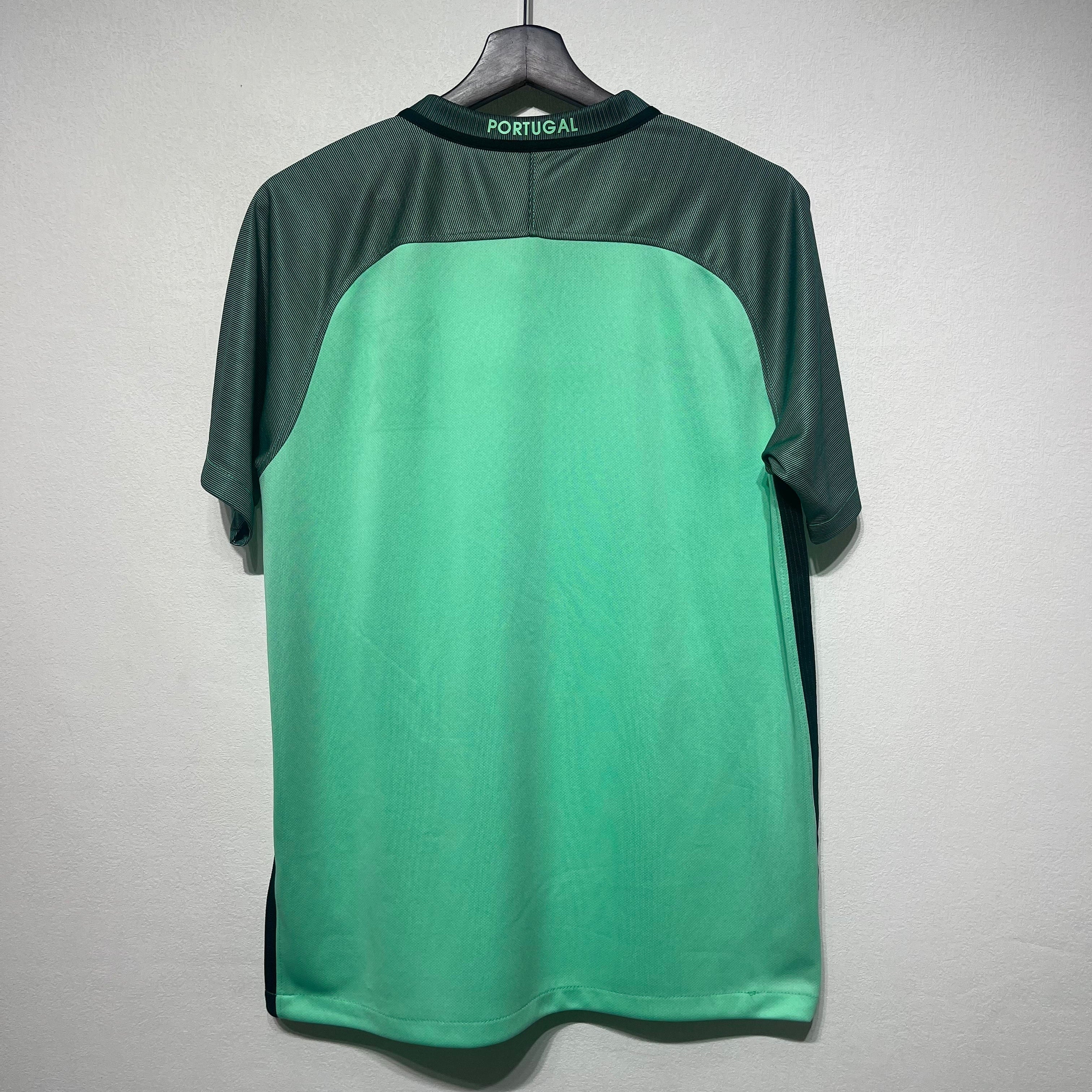 Maillot-Portugal-Retro-Vintage-2016-Exterieur-Homme-2