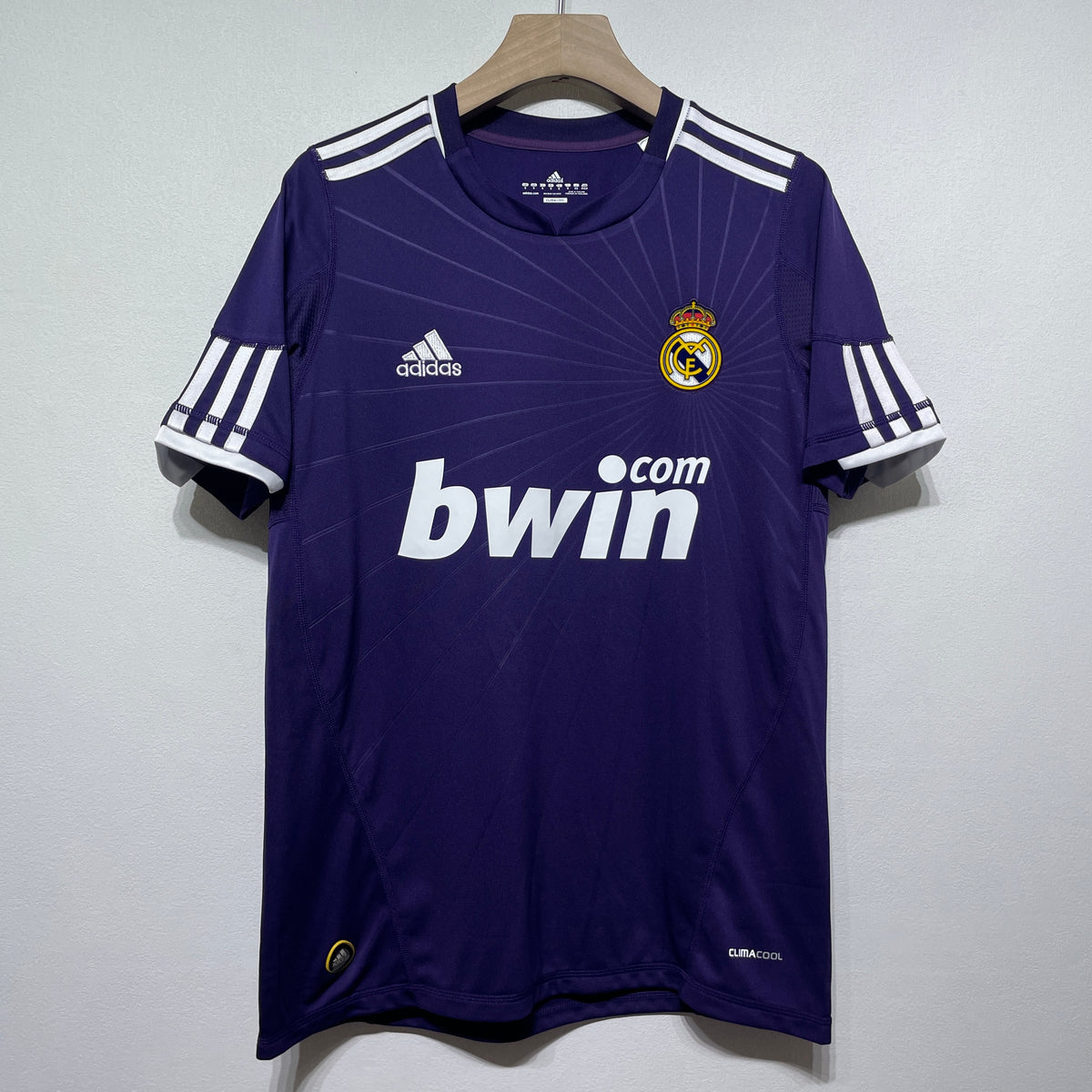 Maillot-Real-Madrid-Retro-Vintage-2010-2011-Third-Homme-1