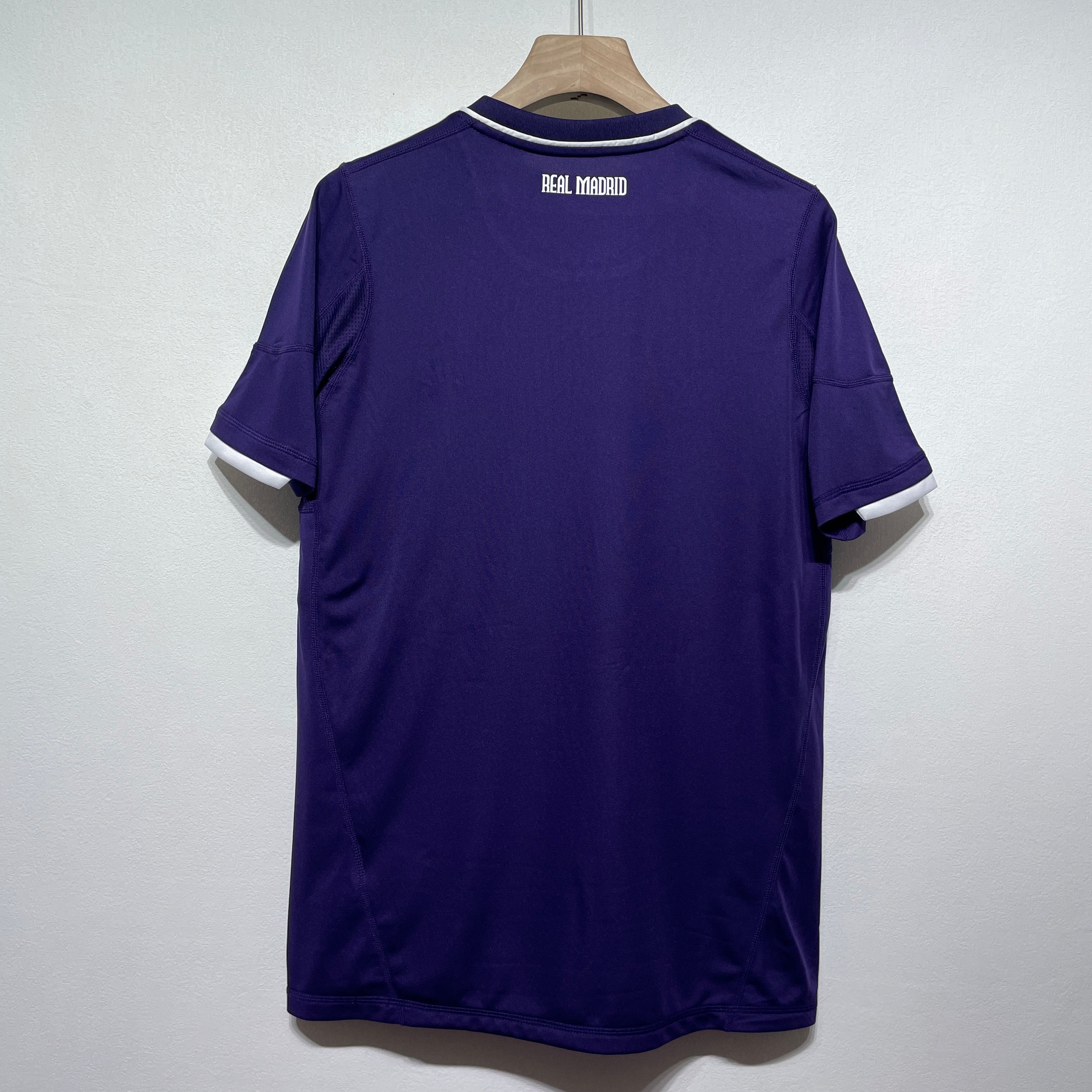 Maillot-Real-Madrid-Retro-Vintage-2010-2011-Third-Homme-2