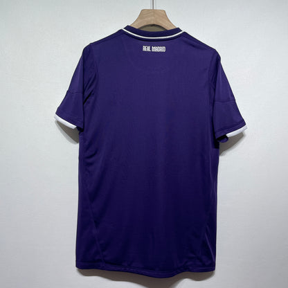 Maillot-Real-Madrid-Retro-Vintage-2010-2011-Third-Homme-2