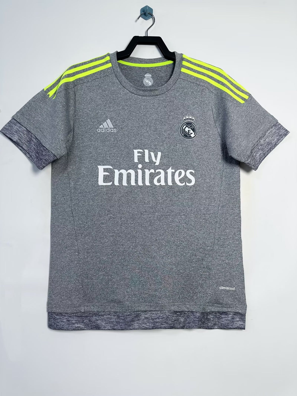 Maillot-Real-Madrid-Retro-Vintage-2015-2016-Exterieur-Homme-1