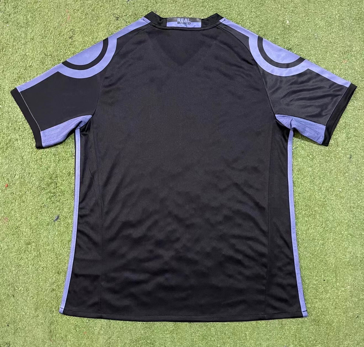 Maillot-Real-Madrid-Retro-Vintage-2016-2017-Third-Homme-2