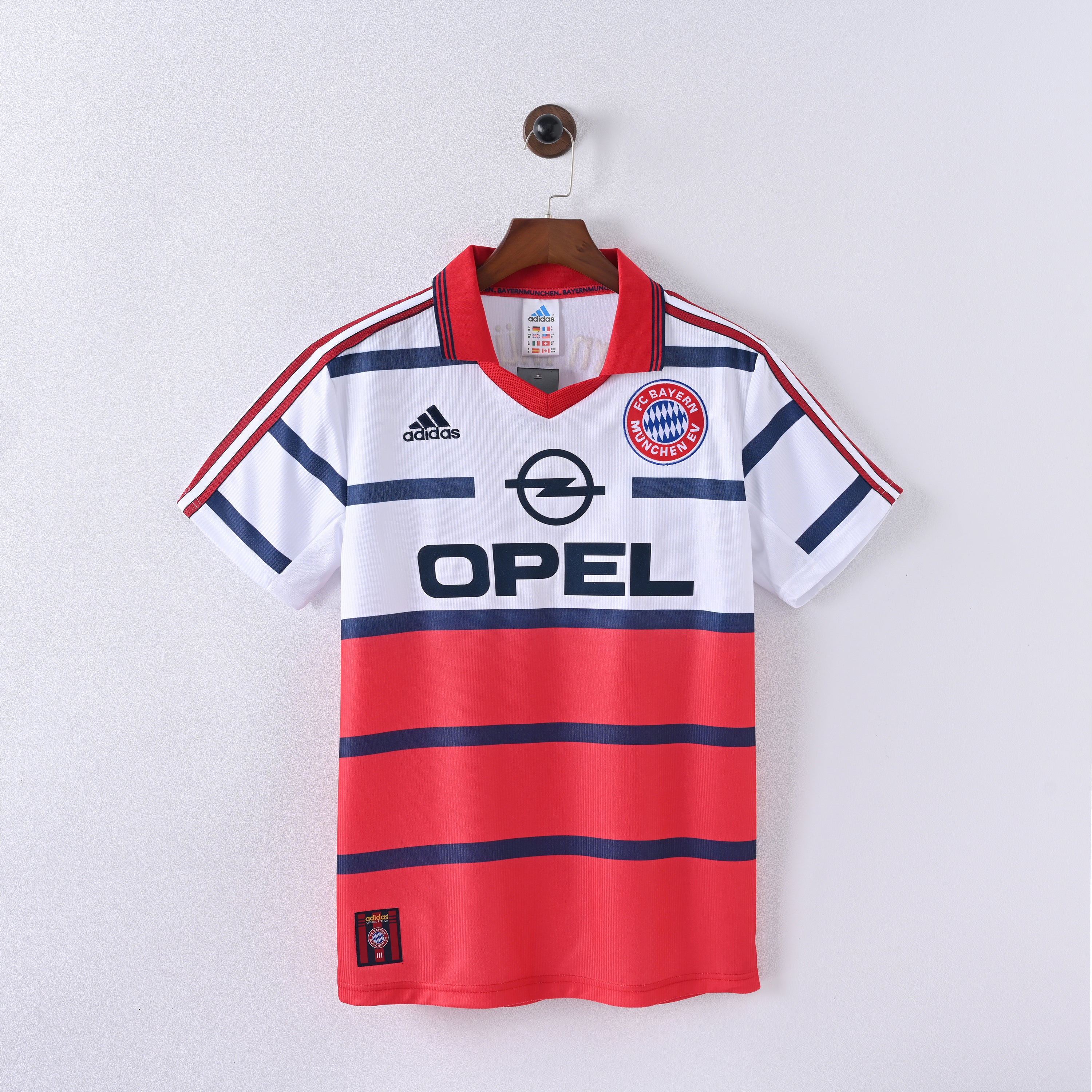 Bayern München 1998-2000アウェイユニフォーム Men's Bayern Munich Retro Vintage Away Shirt 1998-2000 – Foot
