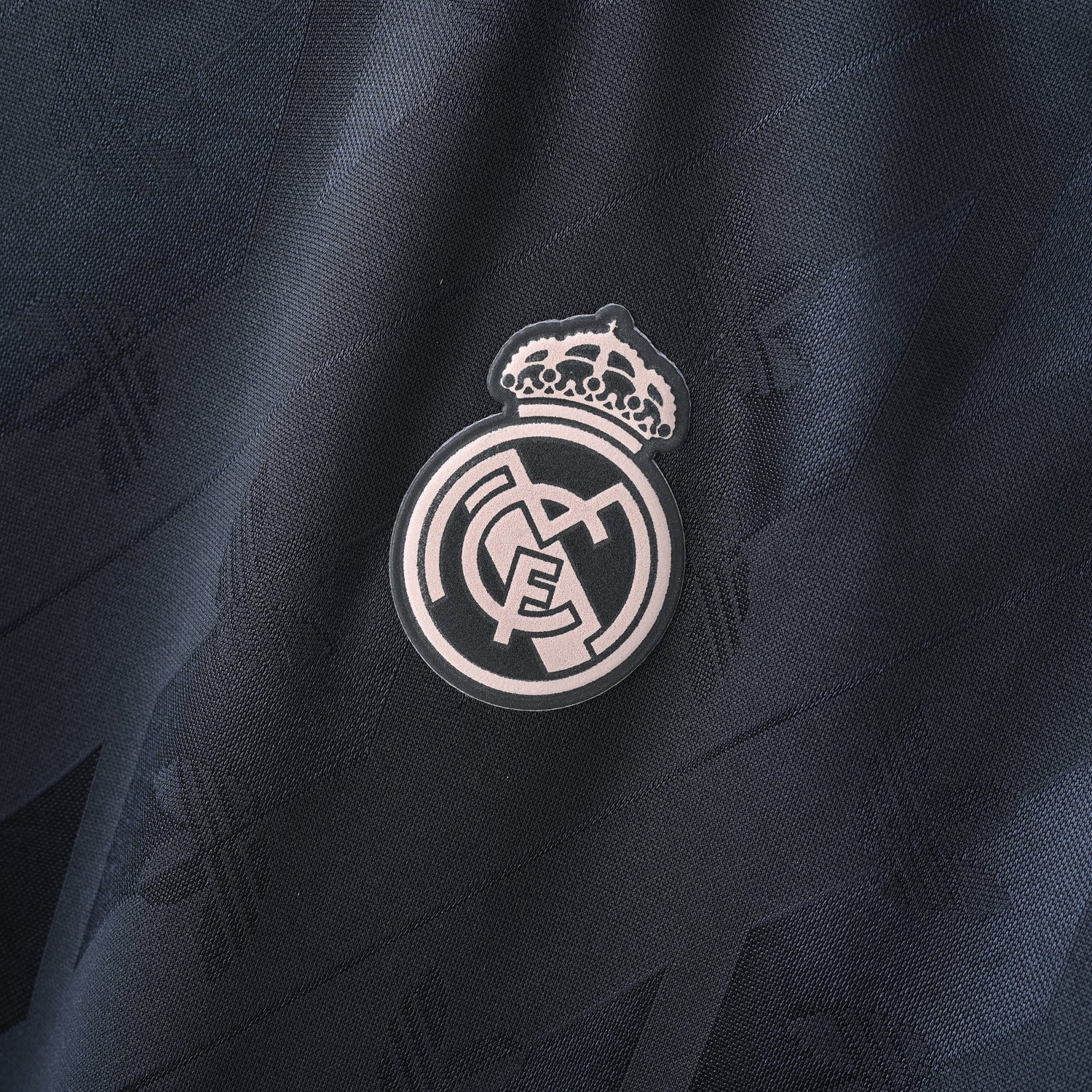 maillot-manches-lounges-real-madrid-2024-2025-third-lifestyler-vintage-retro-3