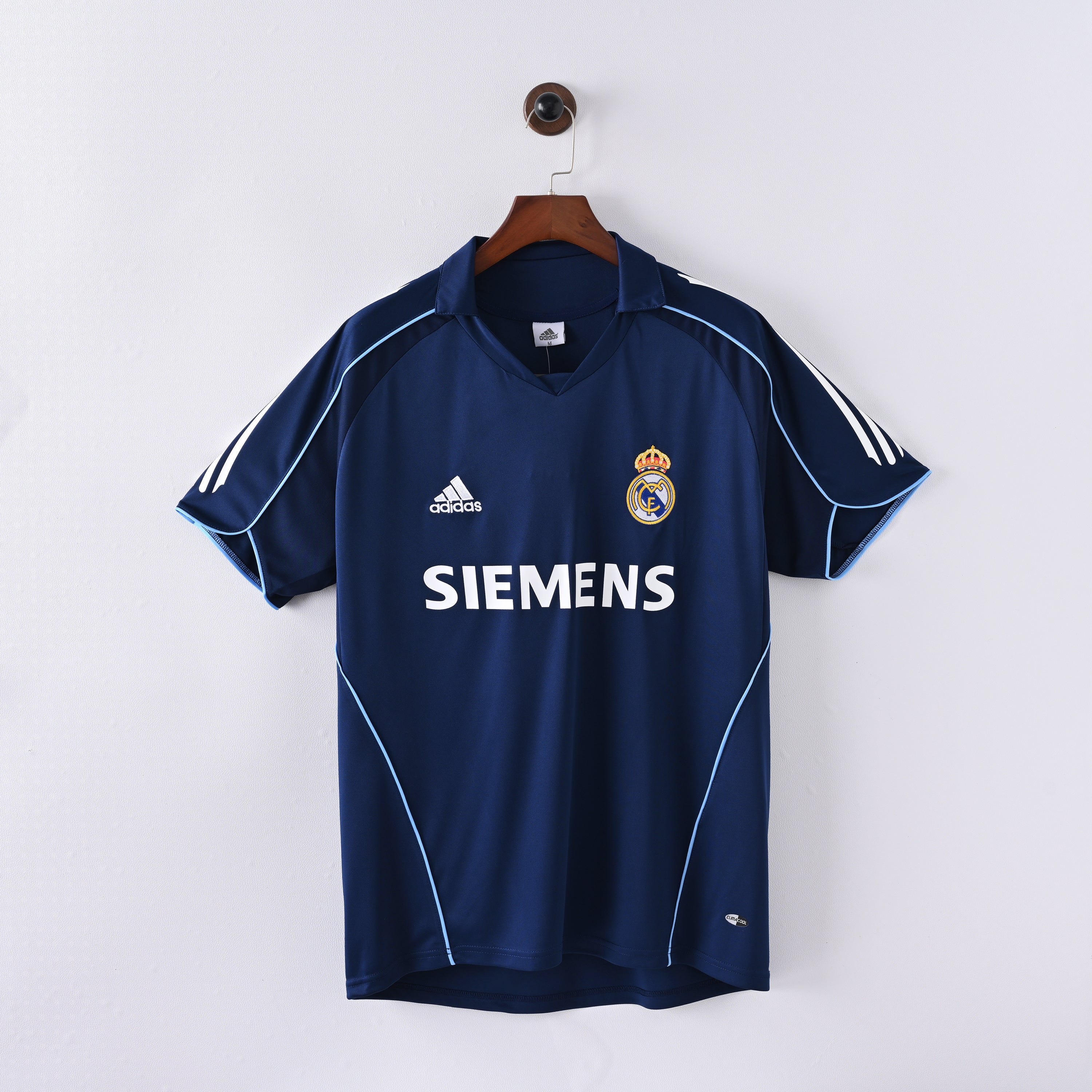 Real Madrid Retro Vintage Away Shirt 2005-2006 Men – Foot Sport