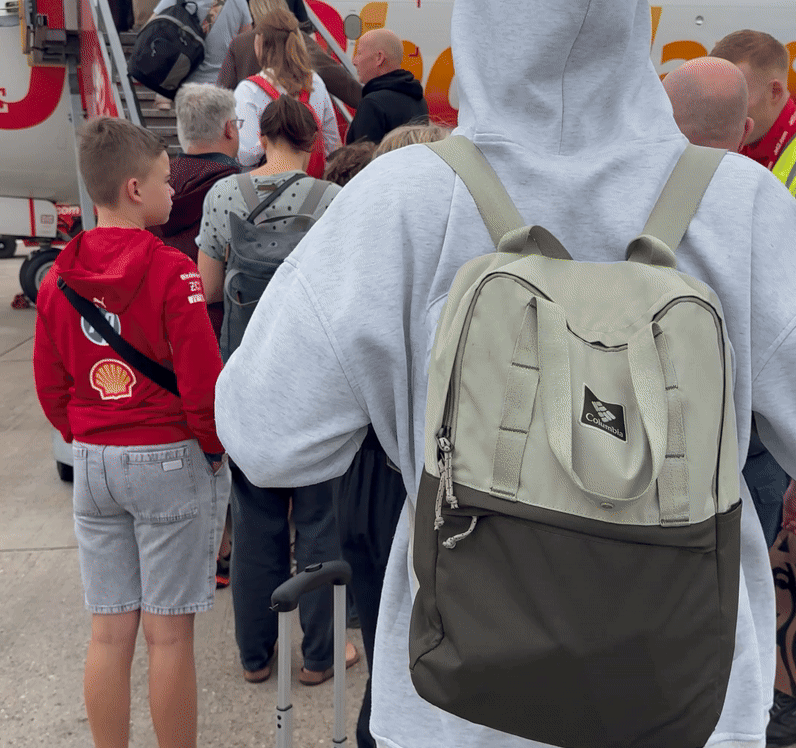 sweat-a-capuche-avec-sac-a-dos-integre-aeroport-15